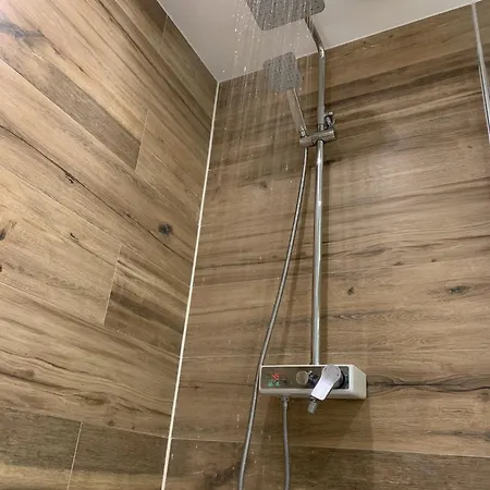 House Nr 69, Dichtbij 度假居 *