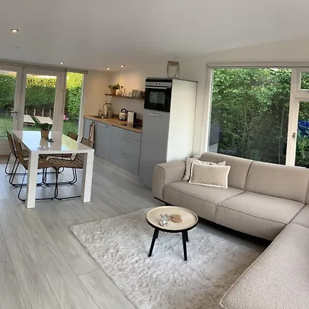 House Nr 69, Dichtbij 度假居