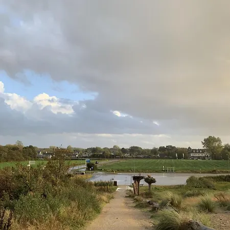 House Nr 69, Dichtbij