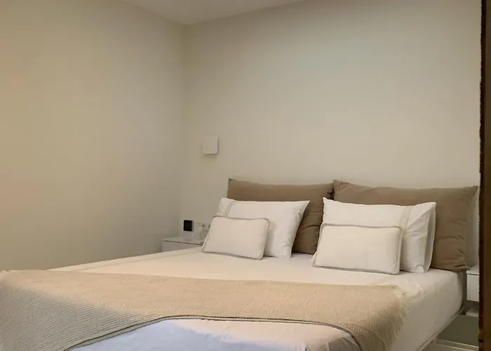 House Nr 69, Dichtbij